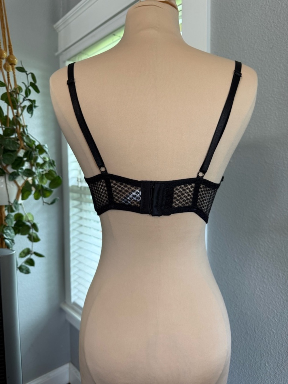 Felina Lingerie Lace Plunge Bralette Size 36C Lace - Picture 3 of 5